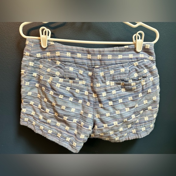 Adorable woven shorts with a checker-like pattern. - Picture 2 of 2